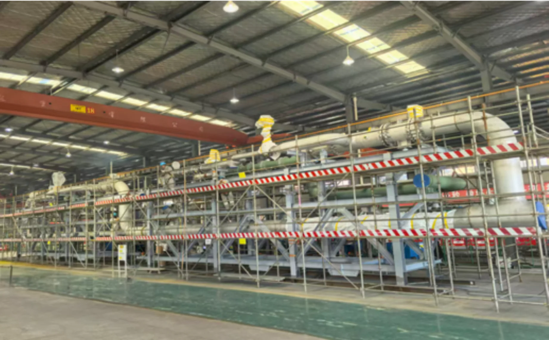 Long process assembly under construction in a manufacturing workshop