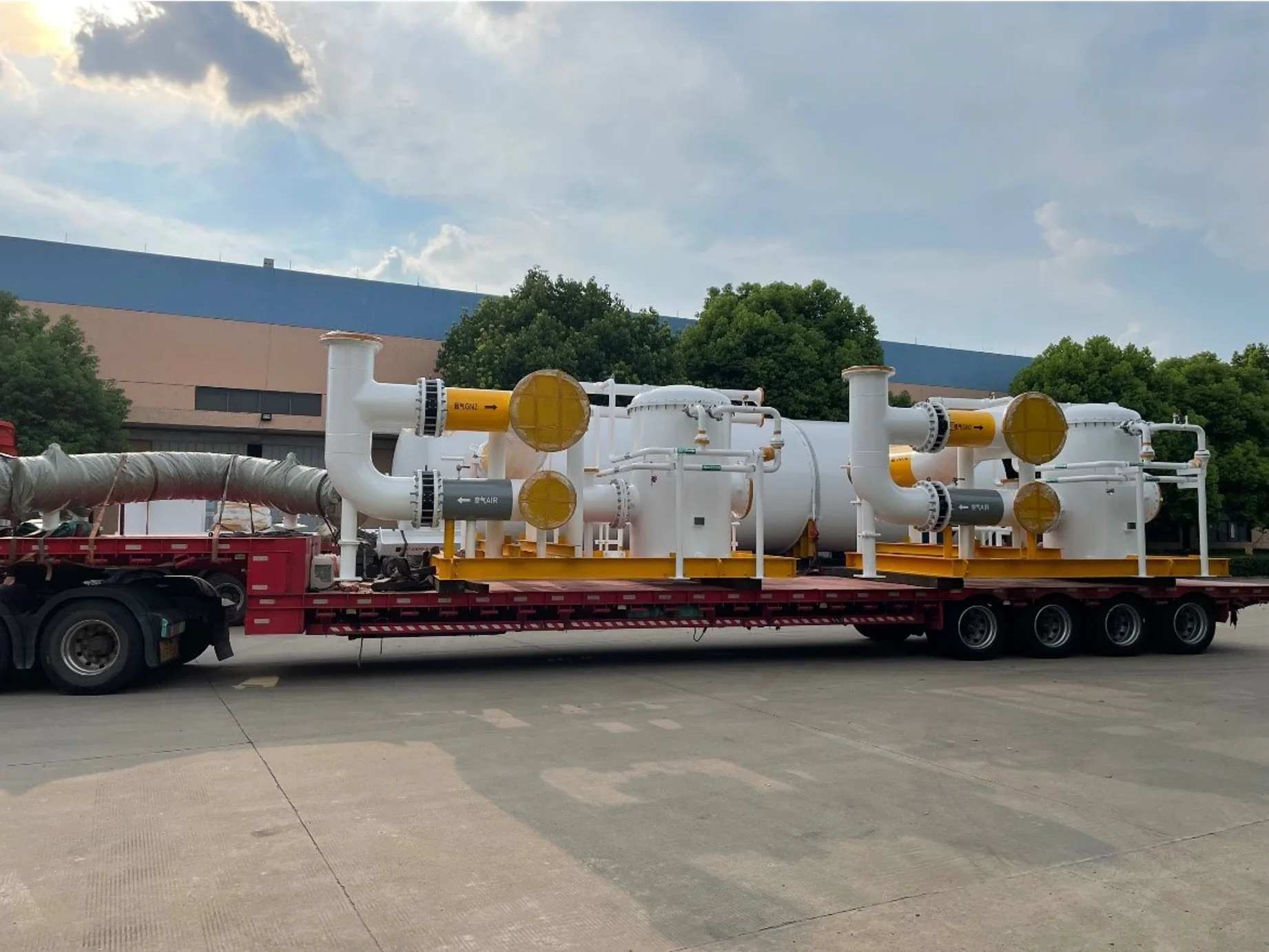 Fabricated process vessels secured for transport