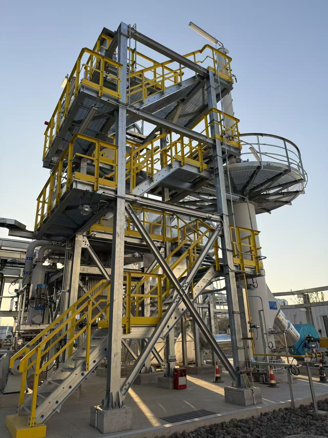 Thermal oxidizer structural frame and access platforms at site